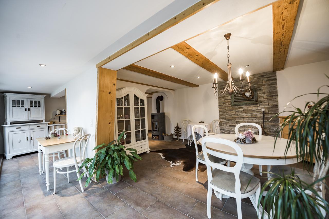 B3 Boutique-Bed&Breakfast Gsteigwiler Екстериор снимка